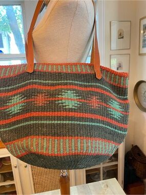 Bag Bazaar 80s Handwoven Tribal-Pattern Tote Bag in Dark Gray, Coral & Mint